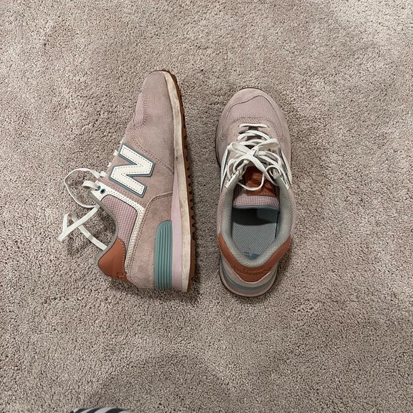 New Balance 574 - Picture 2 of 3